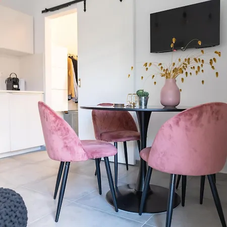 Cozy & Chic - 1 Bd In Kos Apartment