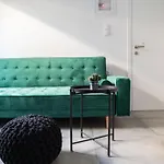 Cozy & Chic - 1 Bd Ampavris