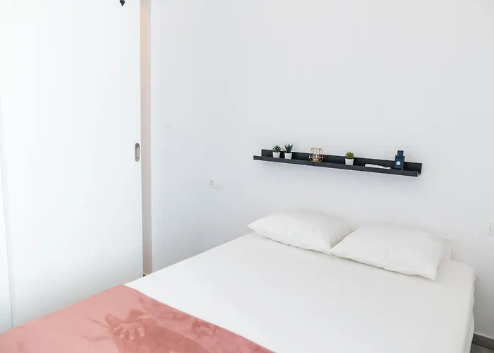 Cozy & Chic - 1 Bd Apartment Ampavris