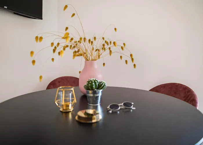 Cozy & Chic - 1 Bd Apartment Ampavris